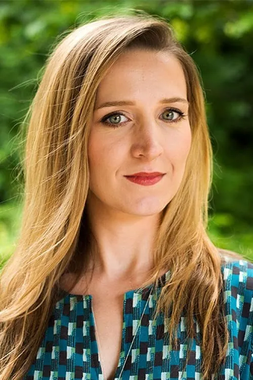 Alicja Gescinska — personaje: Self - Host