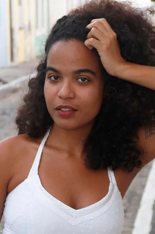 Aline Brune interpretando a Violeta