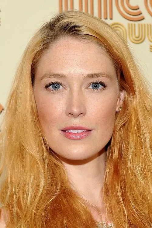 Alise Shoemaker interpretando a Maid