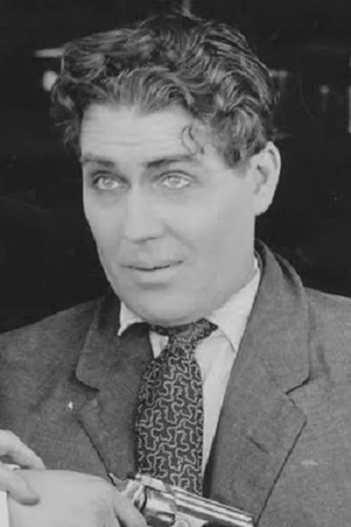 Allan Murnane interpretando a