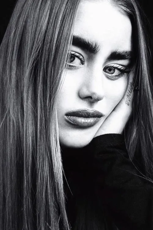 Alli Hart interpretando a Haley Duncan