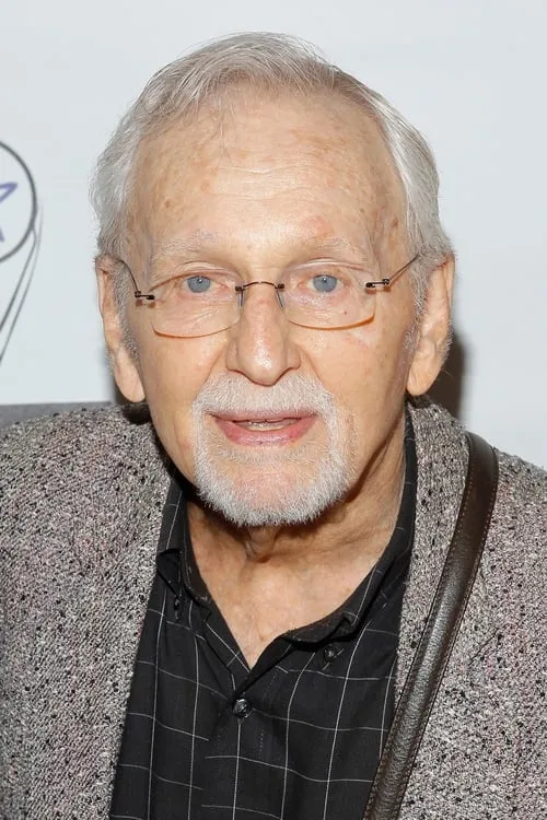 Alvin Epstein interpretando a Dr. Hirsch