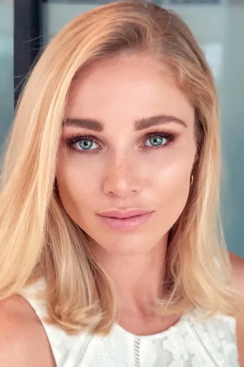 Cassie Hernandez ha trabajado con Alyssa Julia Smith en 1 ocasiones