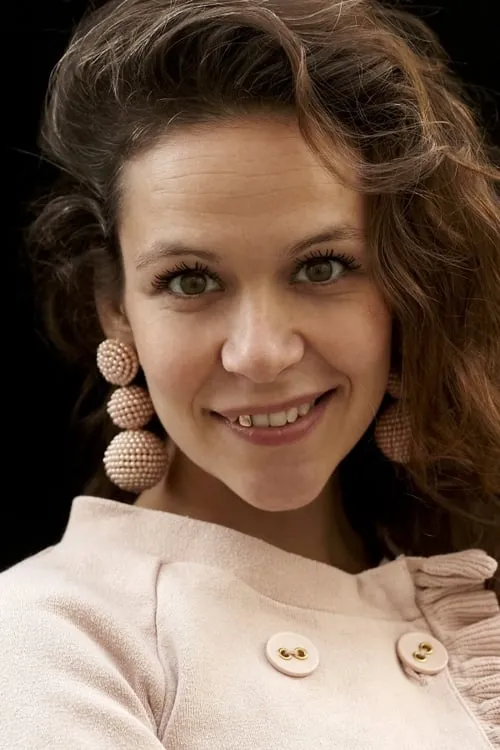 Amalie Ihle Alstrup interpretando a Viktoria