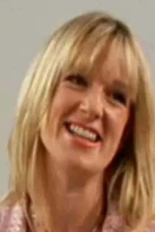 Amanda Beveridge interpretando a Miranda