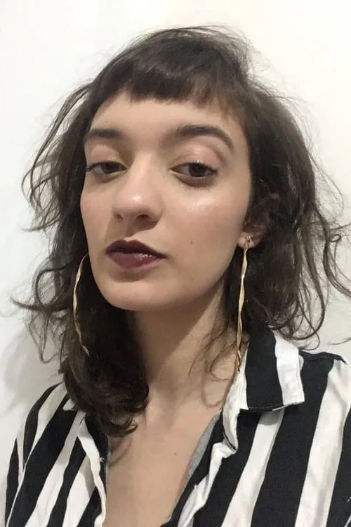 Amanda Cavalcanti interpretando a Narrator (voice)