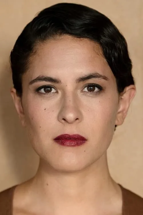 Amanda da Gloria interpretando a Liana Kasabian