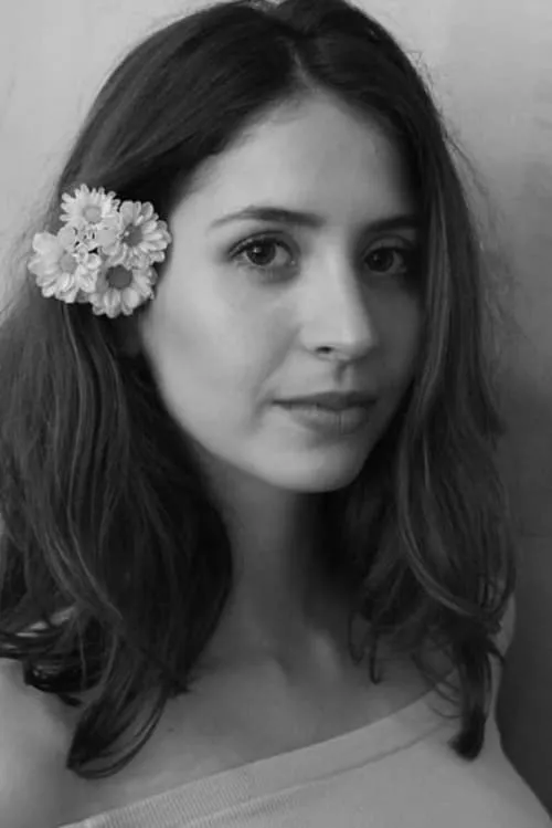 Amanda Grimaldi interpretando a Dora