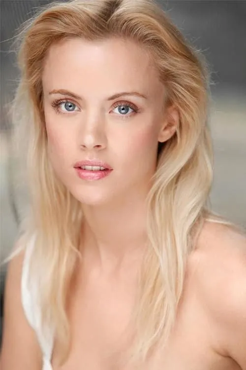 Amanda Renberg interpretando a Sara