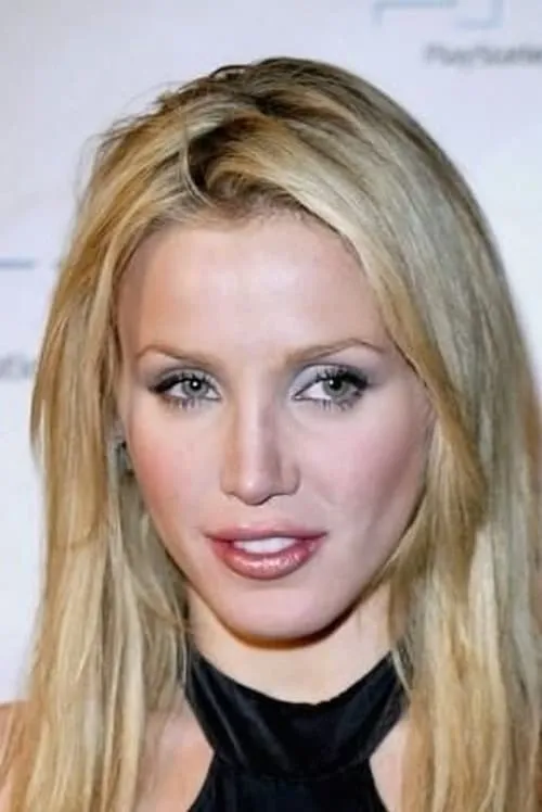 Amanda Swisten interpretando a Sage