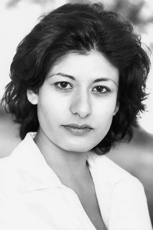 Amber Agar interpretando a Tanya