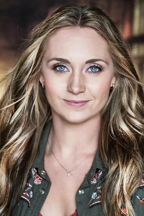 Amber Marshall interpretando a Lily