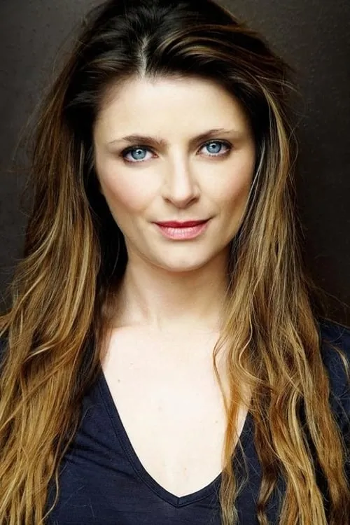 Amber McMahon — personaje: Leisha