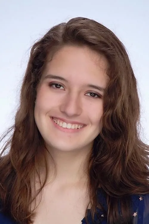 Amelia Warner interpretando a Janet