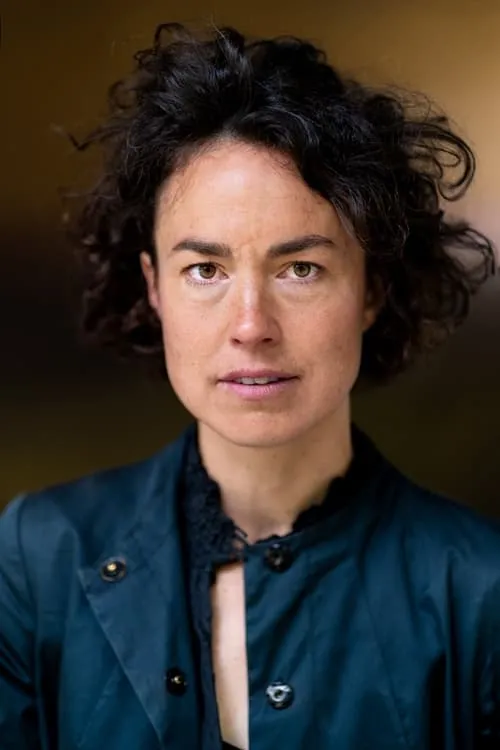 Amélie Miloy interpretando a Alexandra