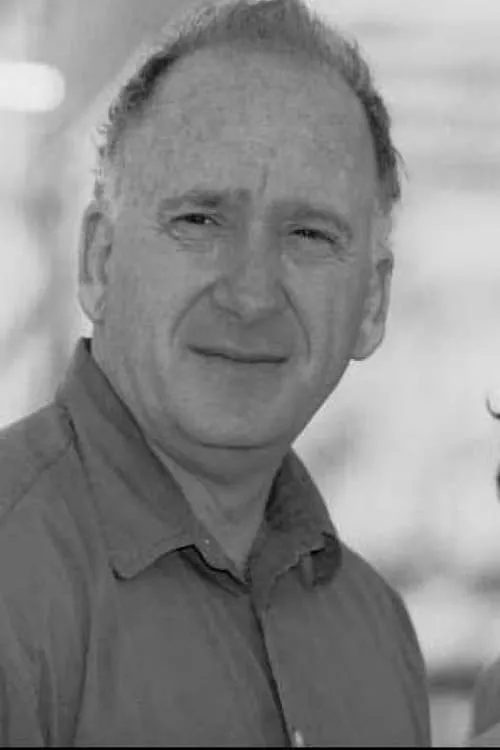 Amos Kollek interpretando a Assaf