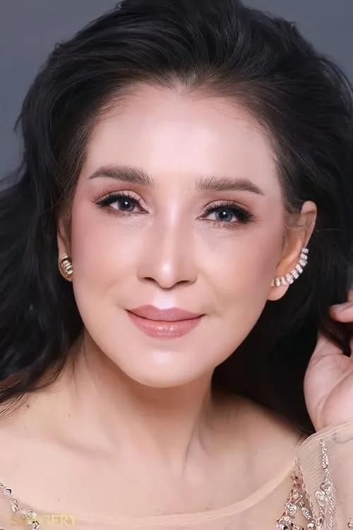 Nappon Gomarachun ha trabajado con Ampha Phoosit en 1 ocasiones