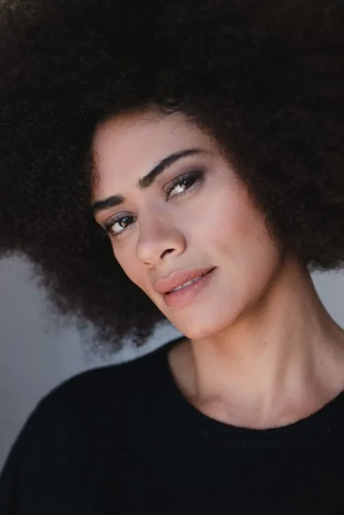 Ana Flavia Cavalcanti interpretando a 