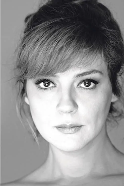 Ana Maria Moldovan interpretando a Mama Iui Radu