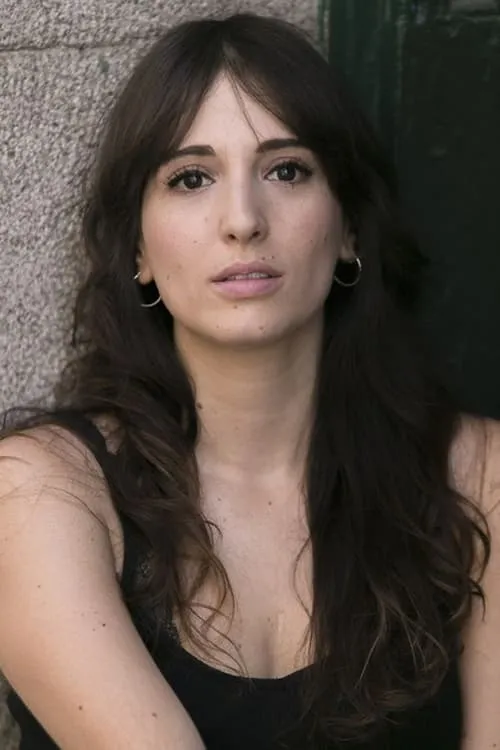 Ana Merchante interpretando a Mujer periodista