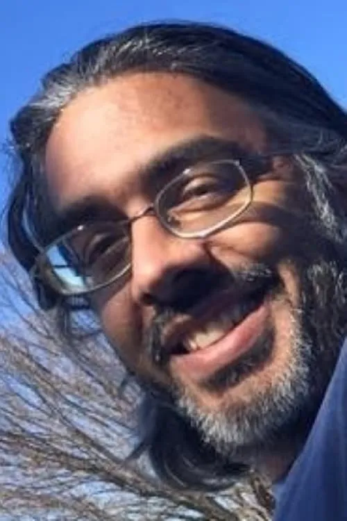 Anand Upadhyaya interpretando a Philip