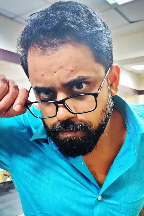 Anandeshwar Dwivedi en su biografía y filmografía