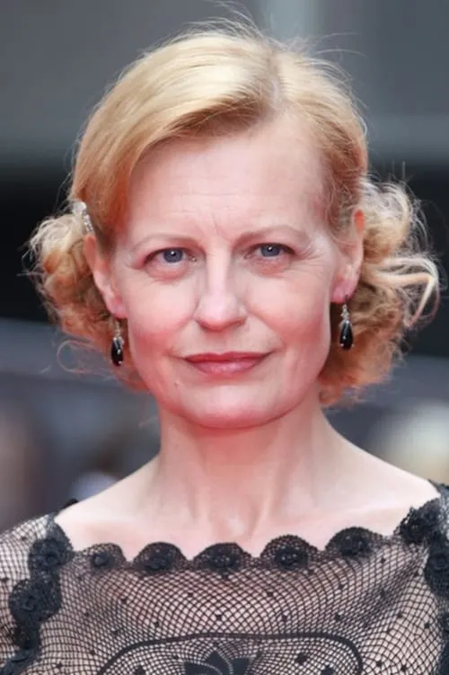 Anastasia Hille interpretando a Karla