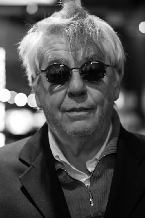 André Forcier interpretando a Suspicious Man (Segment 