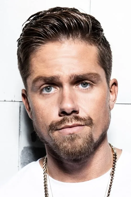 André Hazes jr. interpretando a Himself