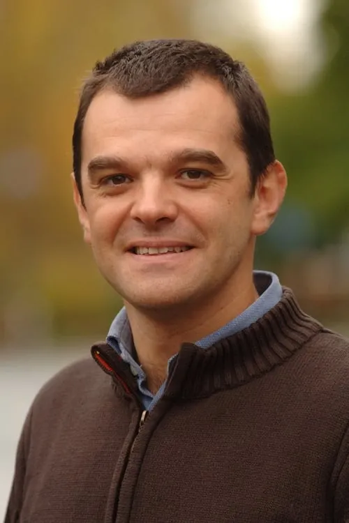 Andrea Accomazzo interpretando a Self