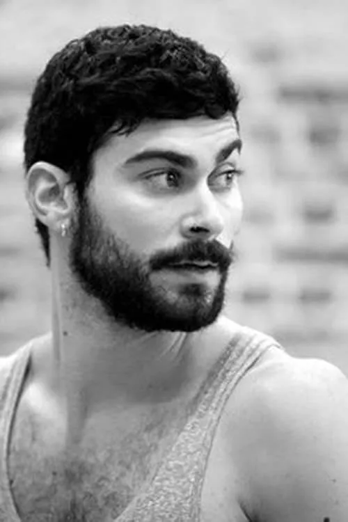 Harry Price ha trabajado con Andrea Carrucciu en 2 ocasiones