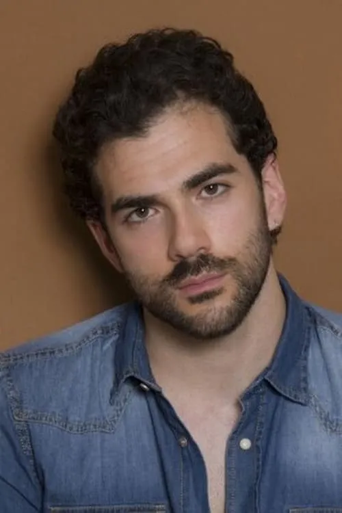 Andrea Di Luigi interpretando a Pietro