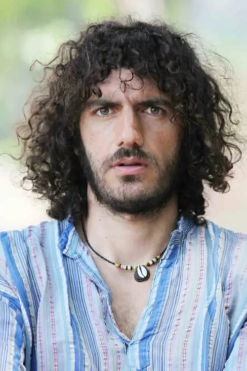 Andrea Rivera interpretando a Bernardo / Pistone