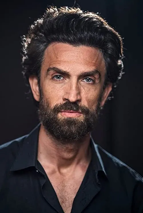 Andrea Scarduzio interpretando a Vincent Quaranta