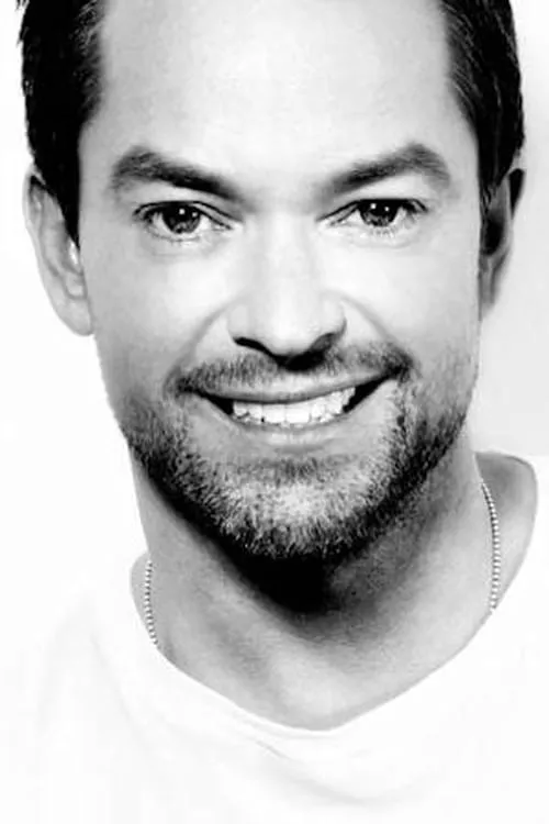 Andreas Carlsson interpretando a