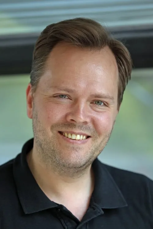 Andreas Dubois interpretando a Traveller