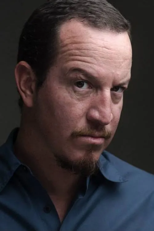 Andrés Crespo interpretando a Raúl