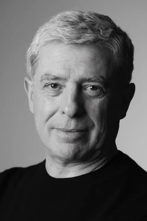 Andrew Bennett interpretando a Big Kevin