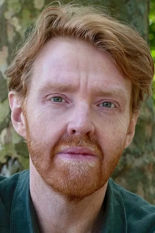 Andrew Buckley interpretando a Stephen