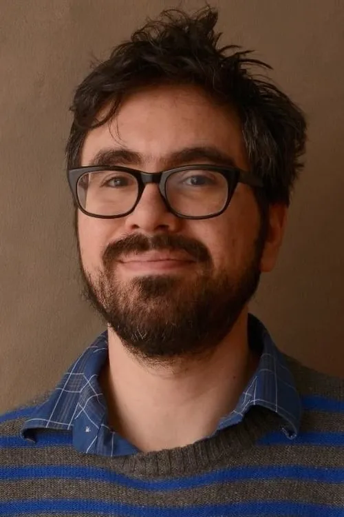 Andrew Bujalski interpretando a Alfred