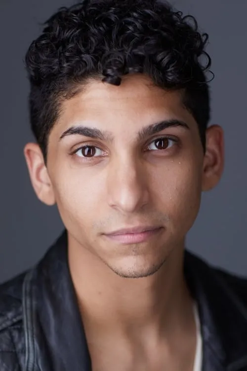 Angel Bismark Curiel interpretando a 