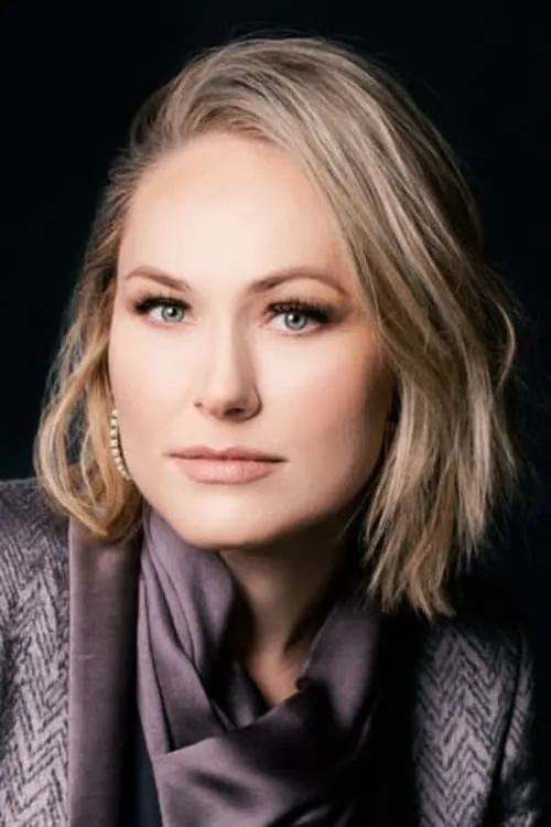 Angela Brower interpretando a Self