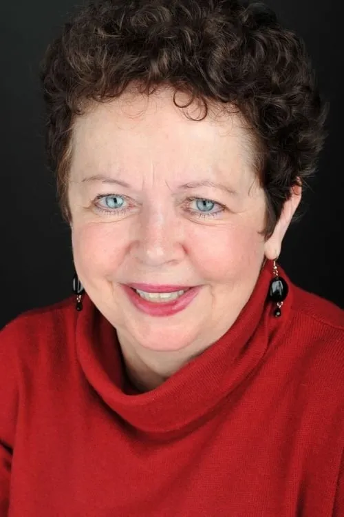 Angela Curran interpretando a Auntie Doreen