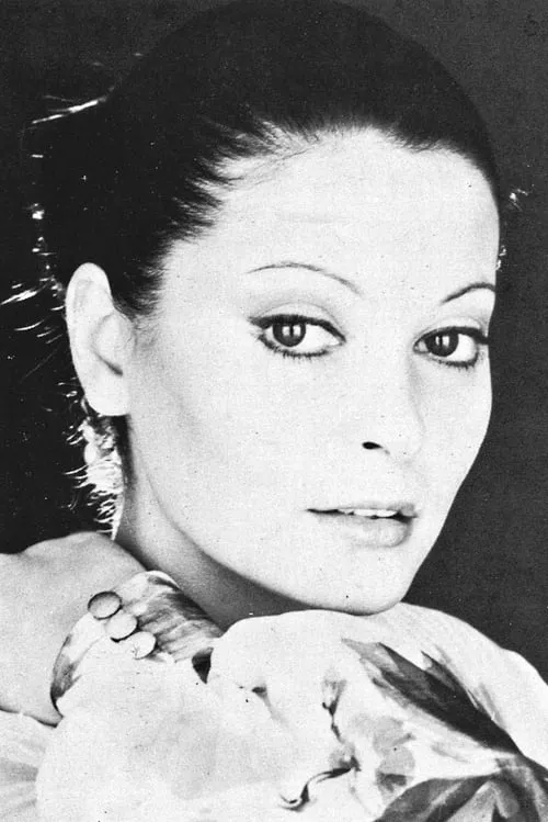 Angela De Leo interpretando a 