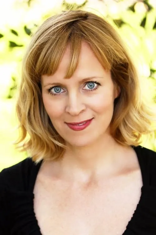 Angela Landis interpretando a Reporter #1