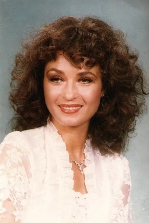 Angela Similea interpretando a