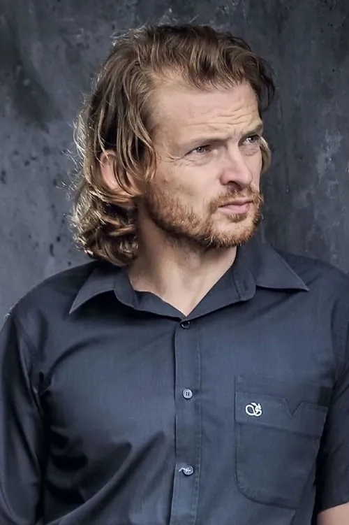 Angelo Jurkas interpretando a Isus