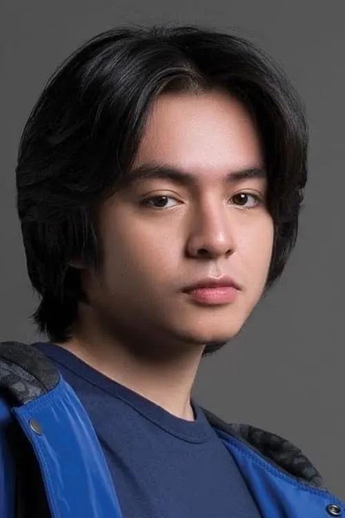 Angga Yunanda interpretando a Ucup