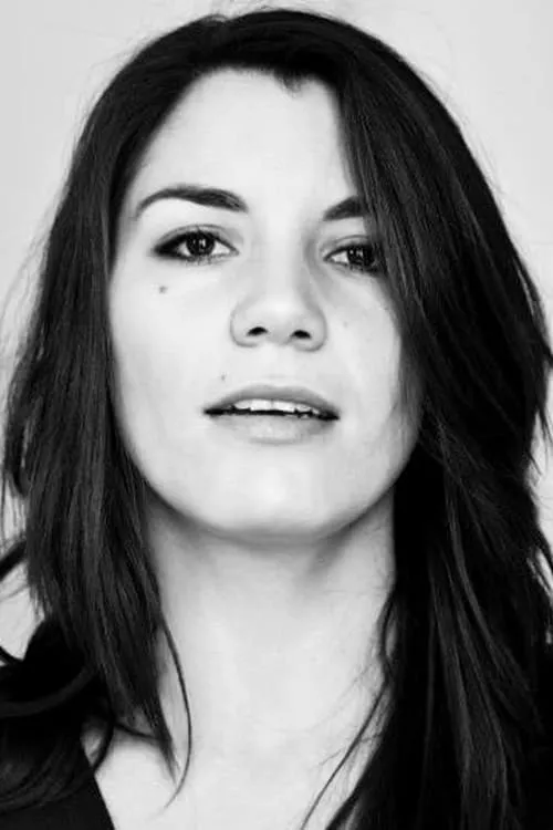 Alexandra Mihill ha trabajado con Angie Descalzi en 1 ocasiones