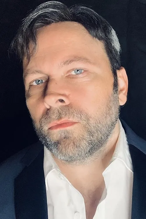 Martin Howells ha trabajado con Angus Benfield en 1 ocasiones